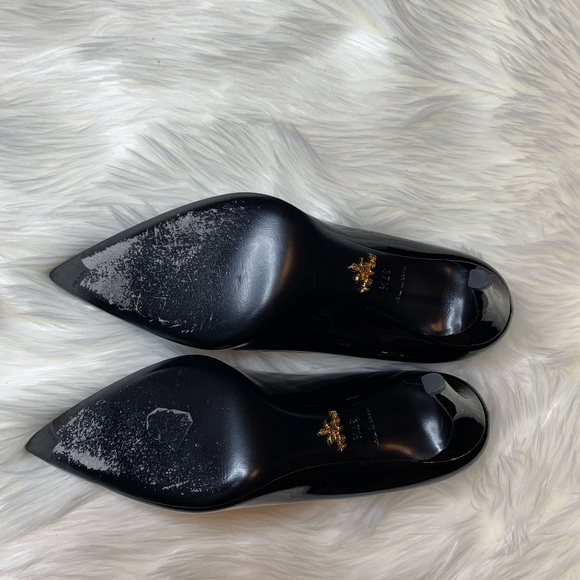 Prada Pointy Toe Pump - Picture 4 of 7